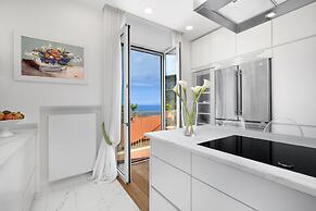 Luxury home with sea-view