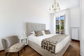 Luxury home with sea-view