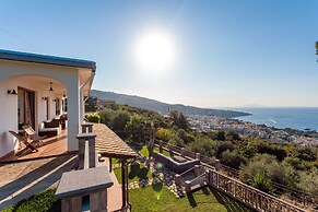 Luxury Villa with breathtaking Seaview, pool, BBQ