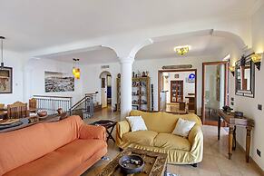 Luxury Villa with breathtaking Seaview, pool, BBQ