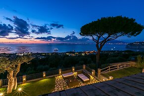 Luxury Villa with breathtaking Seaview, pool, BBQ