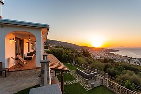 Luxury Villa with breathtaking Seaview, pool, BBQ