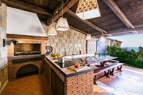 Luxury Villa with breathtaking Seaview, pool, BBQ