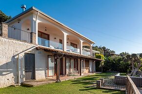 Luxury Villa with breathtaking Seaview, pool, BBQ