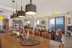 Luxury Villa with breathtaking Seaview, pool, BBQ