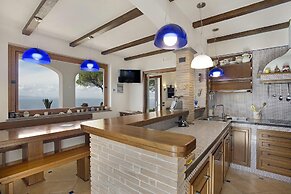 Luxury Villa with breathtaking Seaview, pool, BBQ