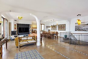 Luxury Villa with breathtaking Seaview, pool, BBQ