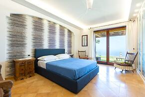 Luxury Villa with breathtaking Seaview, pool, BBQ