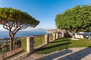 Luxury Villa with breathtaking Seaview, pool, BBQ