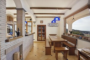 Luxury Villa with breathtaking Seaview, pool, BBQ