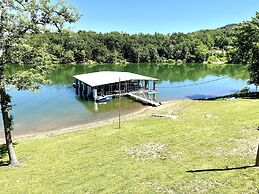 Family Condo B-4 near Table Rock Lake by RedAwning
