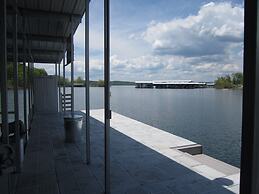 Lakefront Condo A-2 at Vickery Resort by RedAwning