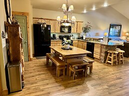 Lodge Style Condo B-8 with Dock Access by RedAwning