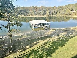 Lodge Style Condo B-8 with Dock Access by RedAwning