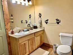 Lodge Style Condo B-8 with Dock Access by RedAwning