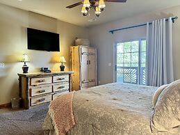 Lodge Style Condo B-8 with Dock Access by RedAwning