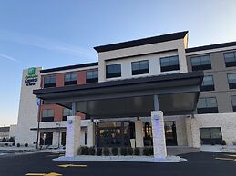Holiday Inn Express & Suites Racine by IHG