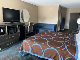 Super 8 by Wyndham Newport News