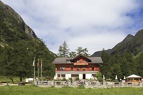 Spinas Gasthaus Val Bever - Hostel