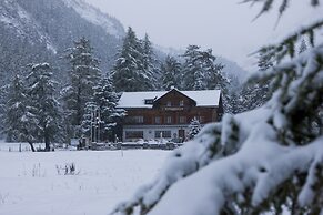 Spinas Gasthaus Val Bever - Hostel