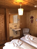 Spinas Gasthaus Val Bever - Hostel