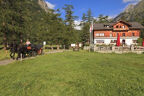 Spinas Gasthaus Val Bever - Hostel