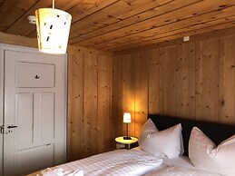 Spinas Gasthaus Val Bever - Hostel