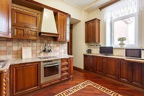 Kotelnicheskaya Royal Tower