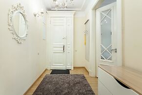 Kotelnicheskaya Royal Tower