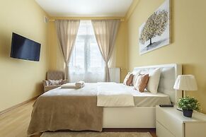 Kotelnicheskaya Royal Tower