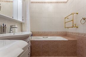 Kotelnicheskaya Royal Tower