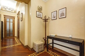 Kotelnicheskaya Royal Tower