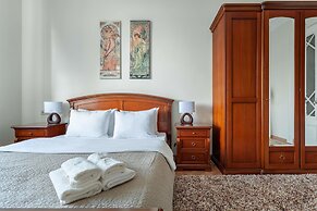 Kotelnicheskaya Royal Tower