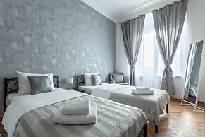 Kotelnicheskaya Royal Tower