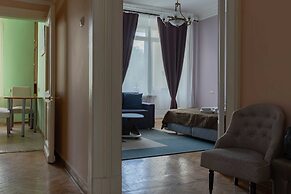 Kotelnicheskaya Royal Tower