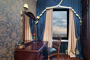 Kotelnicheskaya Royal Tower