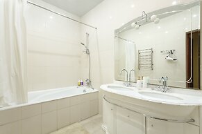 Kotelnicheskaya Royal Tower