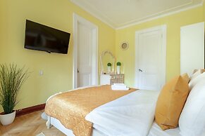 Kotelnicheskaya Royal Tower