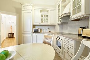 Kotelnicheskaya Royal Tower