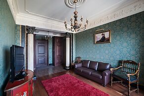 Kotelnicheskaya Royal Tower