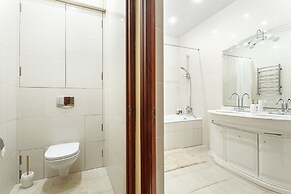 Kotelnicheskaya Royal Tower