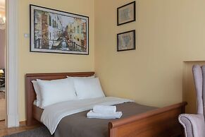 Kotelnicheskaya Royal Tower