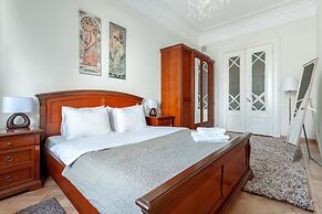 Kotelnicheskaya Royal Tower