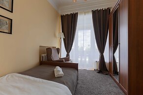 Kotelnicheskaya Royal Tower