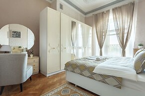 Kotelnicheskaya Royal Tower