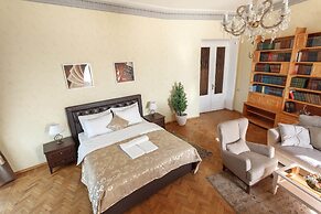 Kotelnicheskaya Royal Tower