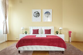 Kotelnicheskaya Royal Tower