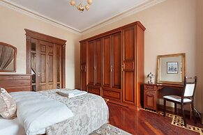 Kotelnicheskaya Royal Tower