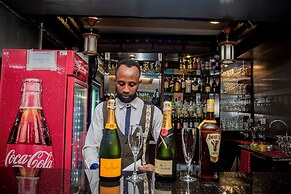 Highlands Suites Hotel