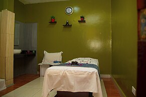 Highlands Suites Hotel